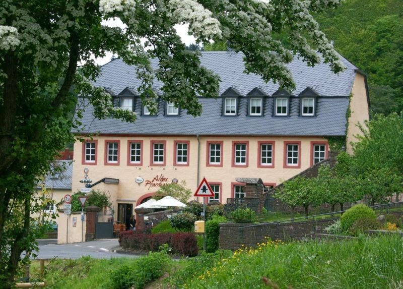 Altes Pfarrhaus Hotel Auw an der Kyll Bagian luar foto