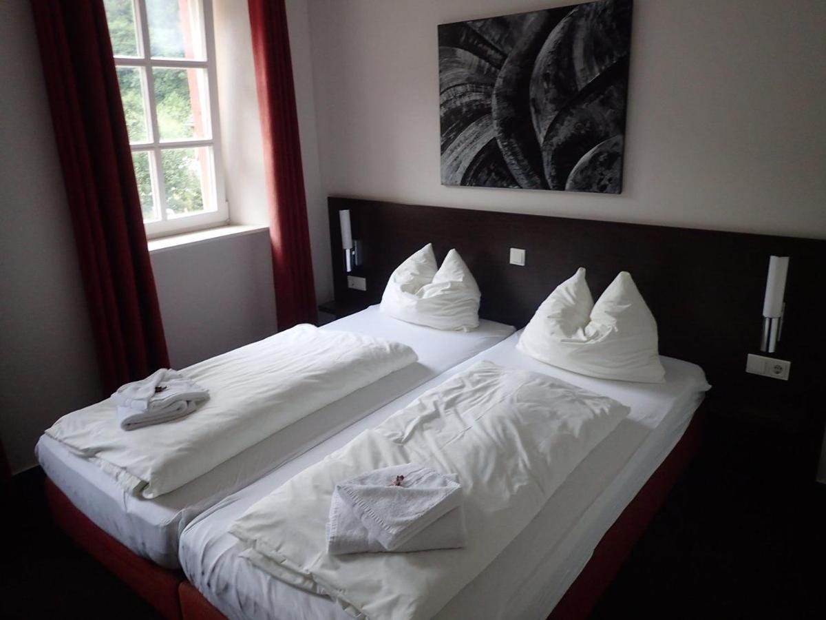 Altes Pfarrhaus Hotel Auw an der Kyll Bagian luar foto