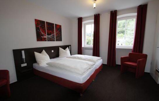 Altes Pfarrhaus Hotel Auw an der Kyll Bagian luar foto